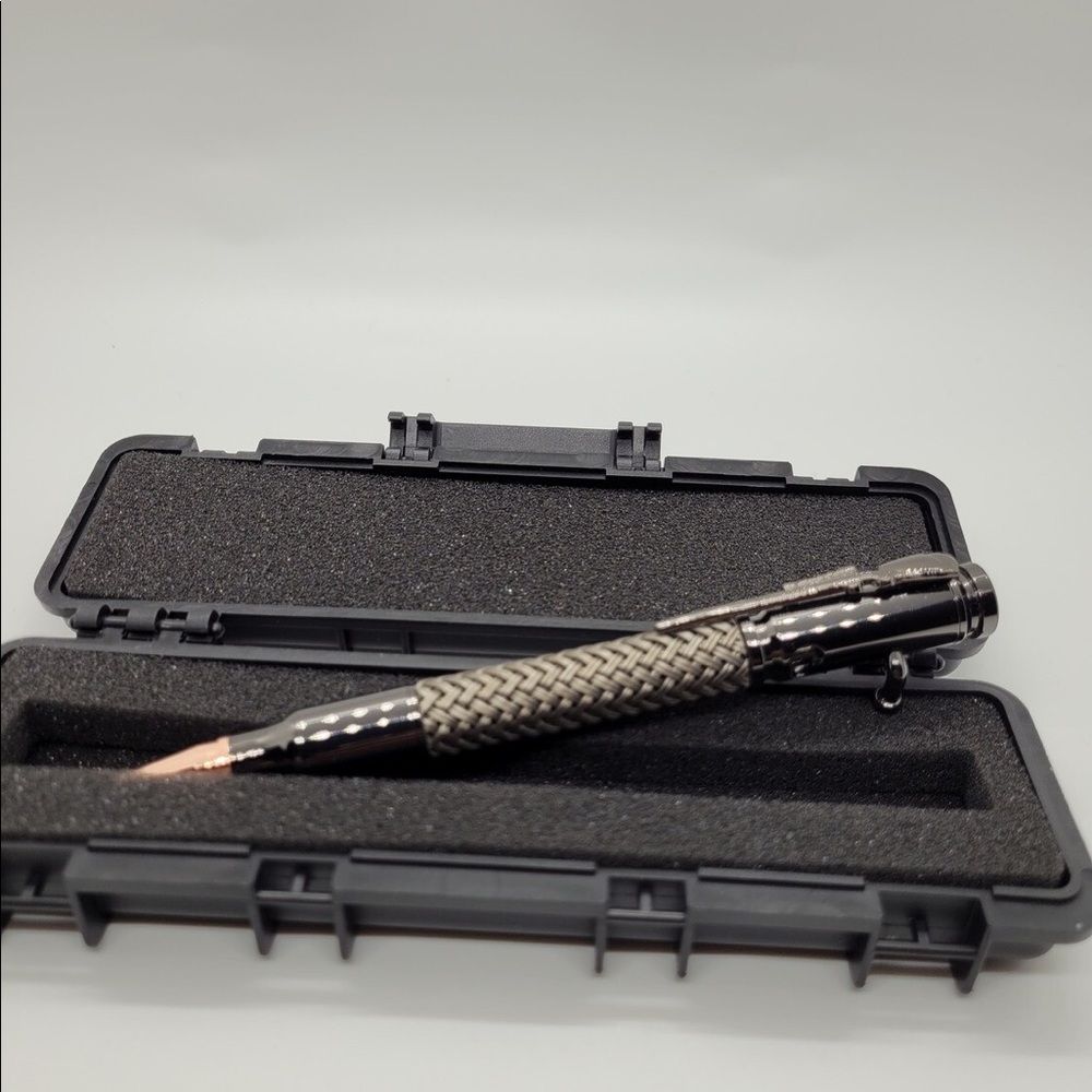 Hand crafted in Maine Bolt Action Nylon Thread Pen